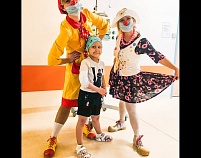 Театральная школа Константина Райкина поддерживает благотворительную организацию «Больничные клоуны» 