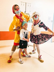 Театральная школа Константина Райкина поддерживает благотворительную организацию «Больничные клоуны» 